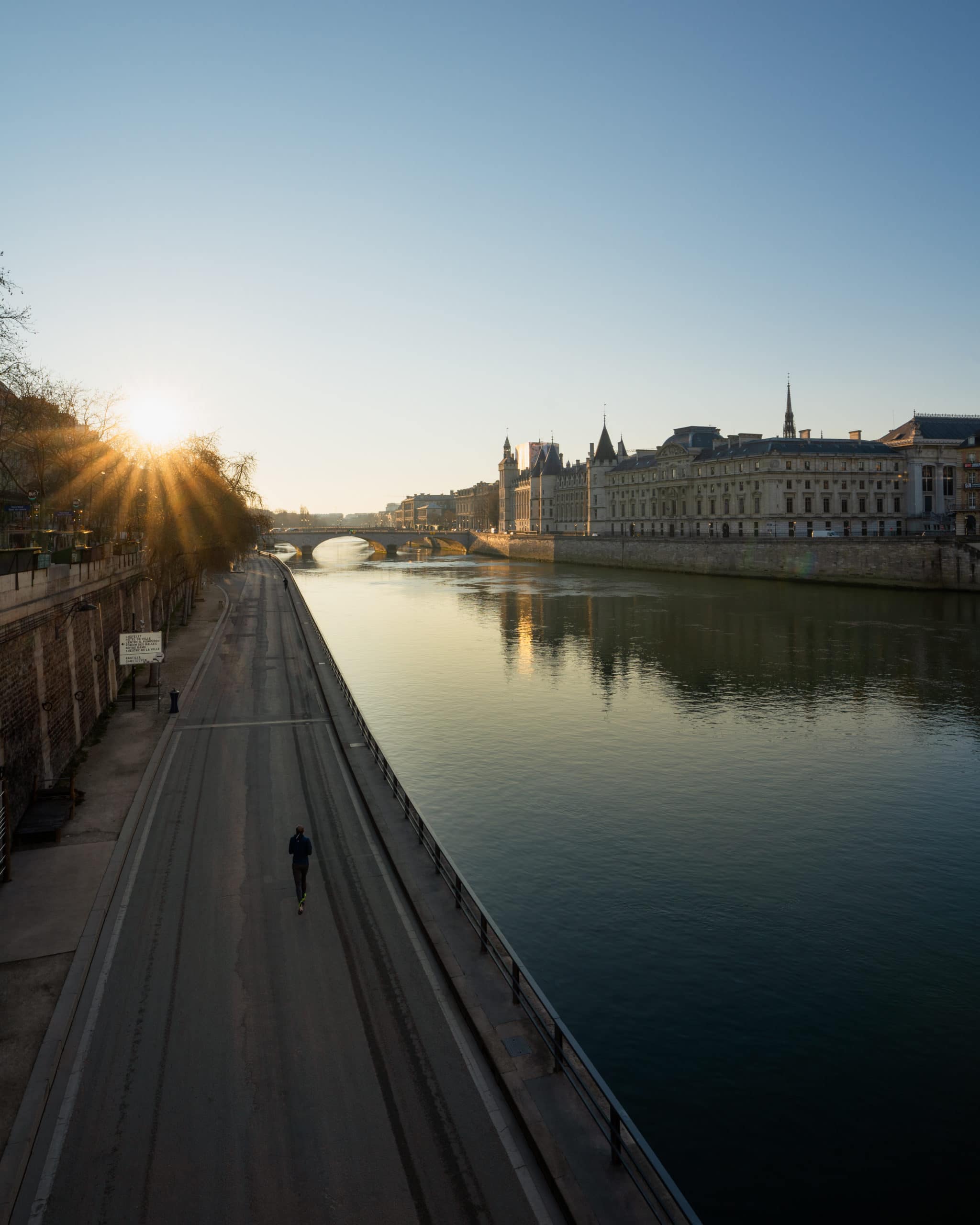 Photo de la Seine à Paris au lever du soleil